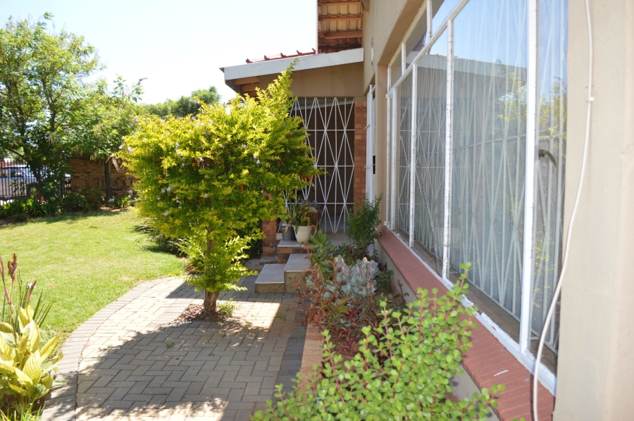 4 Bedroom Property for Sale in Roosheuwel North West
